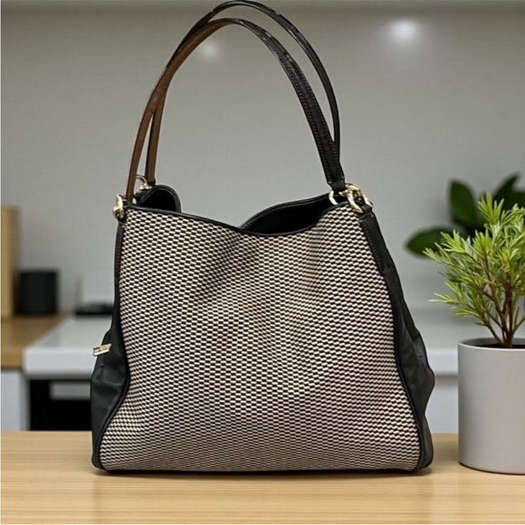 Coach Phoebe Black and Cream Shoulder Bag - Picture 2 of 13